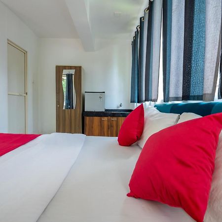 Morjim Sea Waves-Beach Front Hotel Екстериор снимка