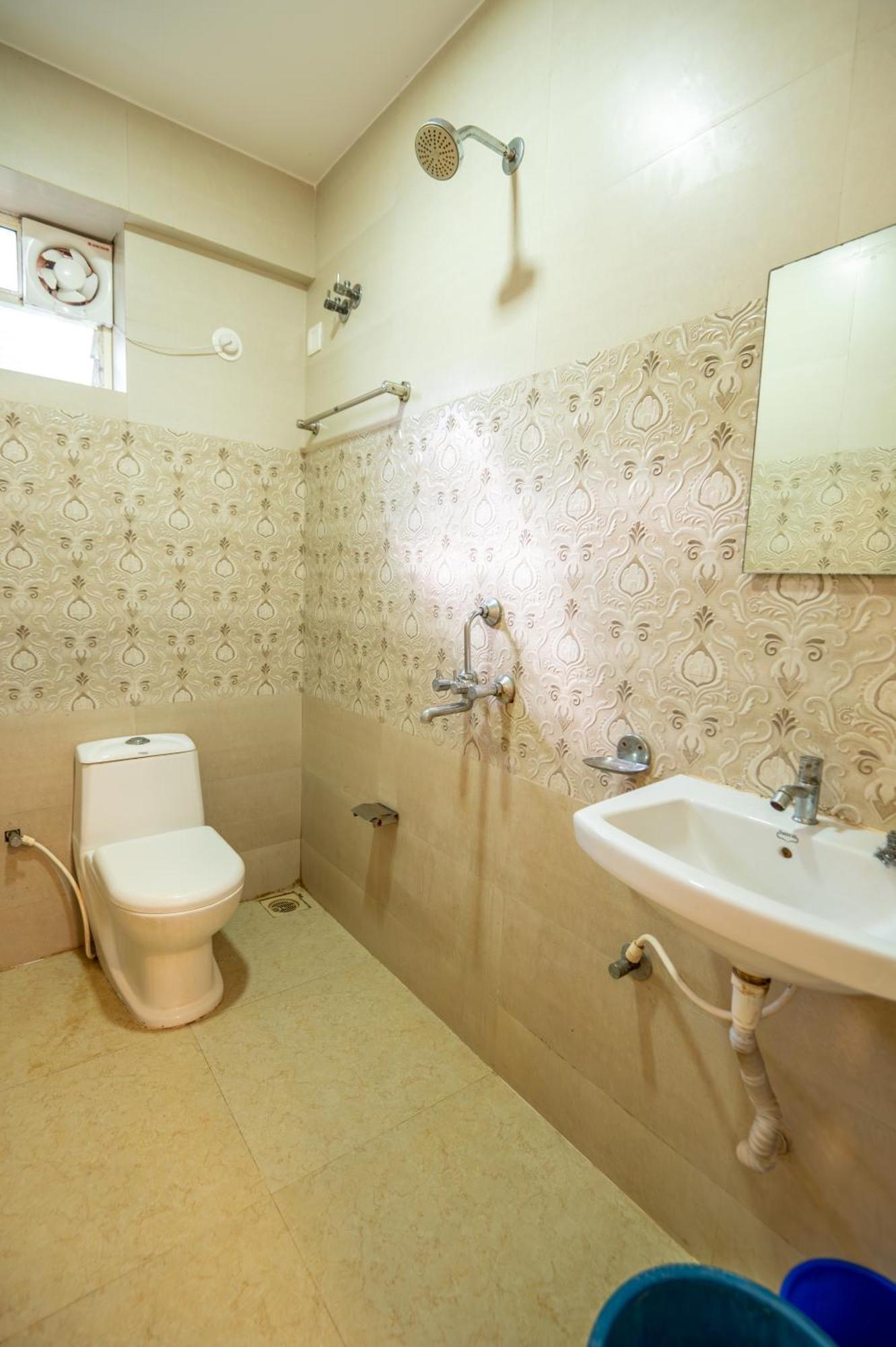 Morjim Sea Waves-Beach Front Hotel Екстериор снимка