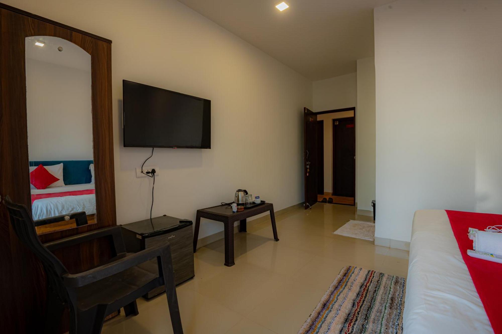Morjim Sea Waves-Beach Front Hotel Екстериор снимка