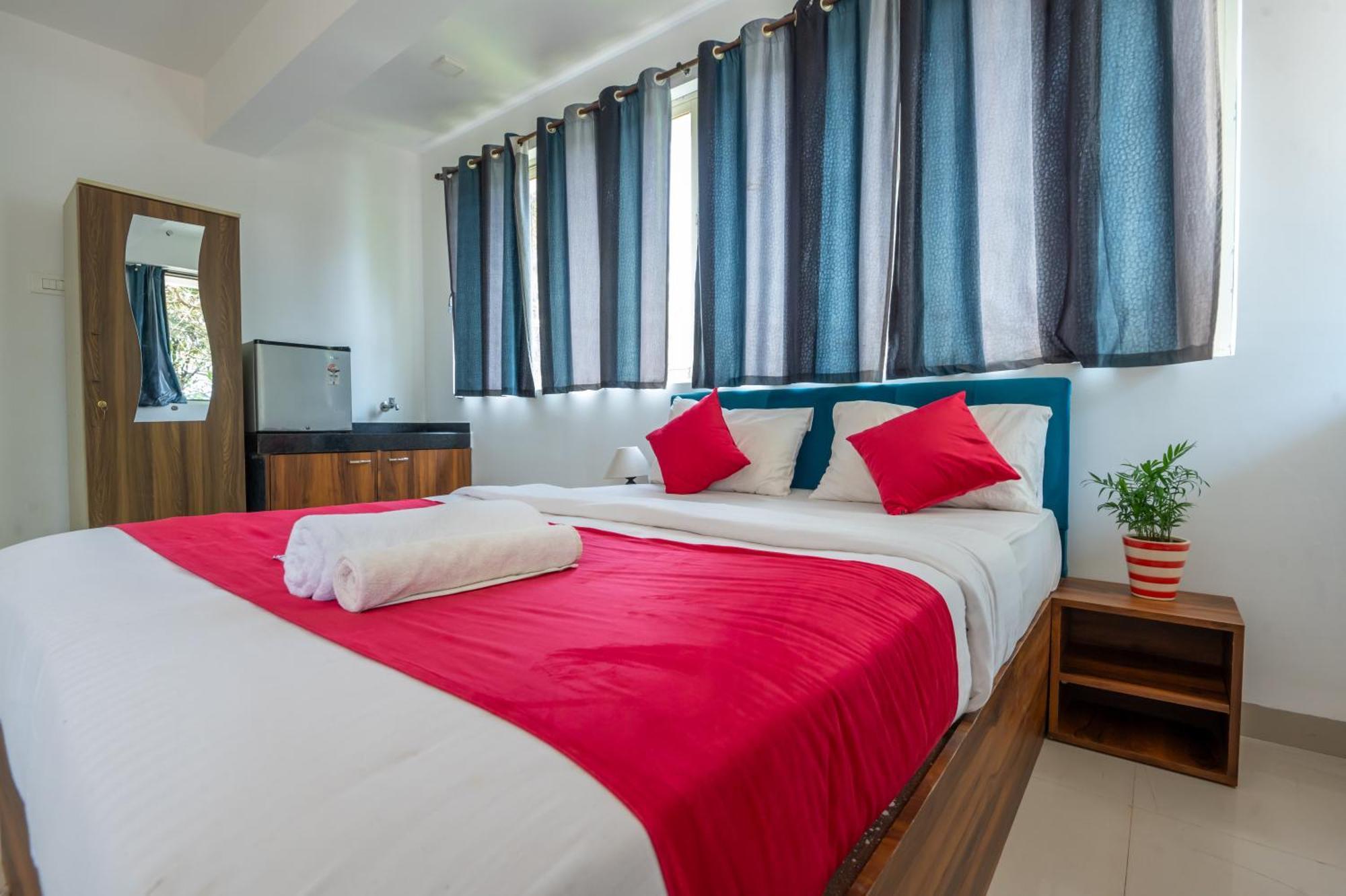 Morjim Sea Waves-Beach Front Hotel Екстериор снимка
