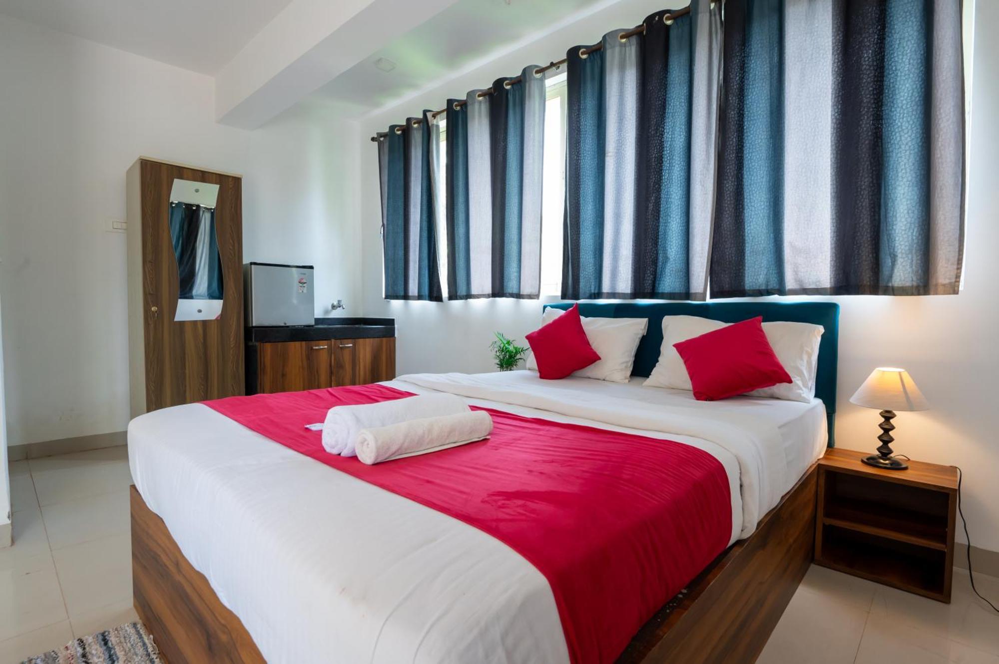 Morjim Sea Waves-Beach Front Hotel Екстериор снимка