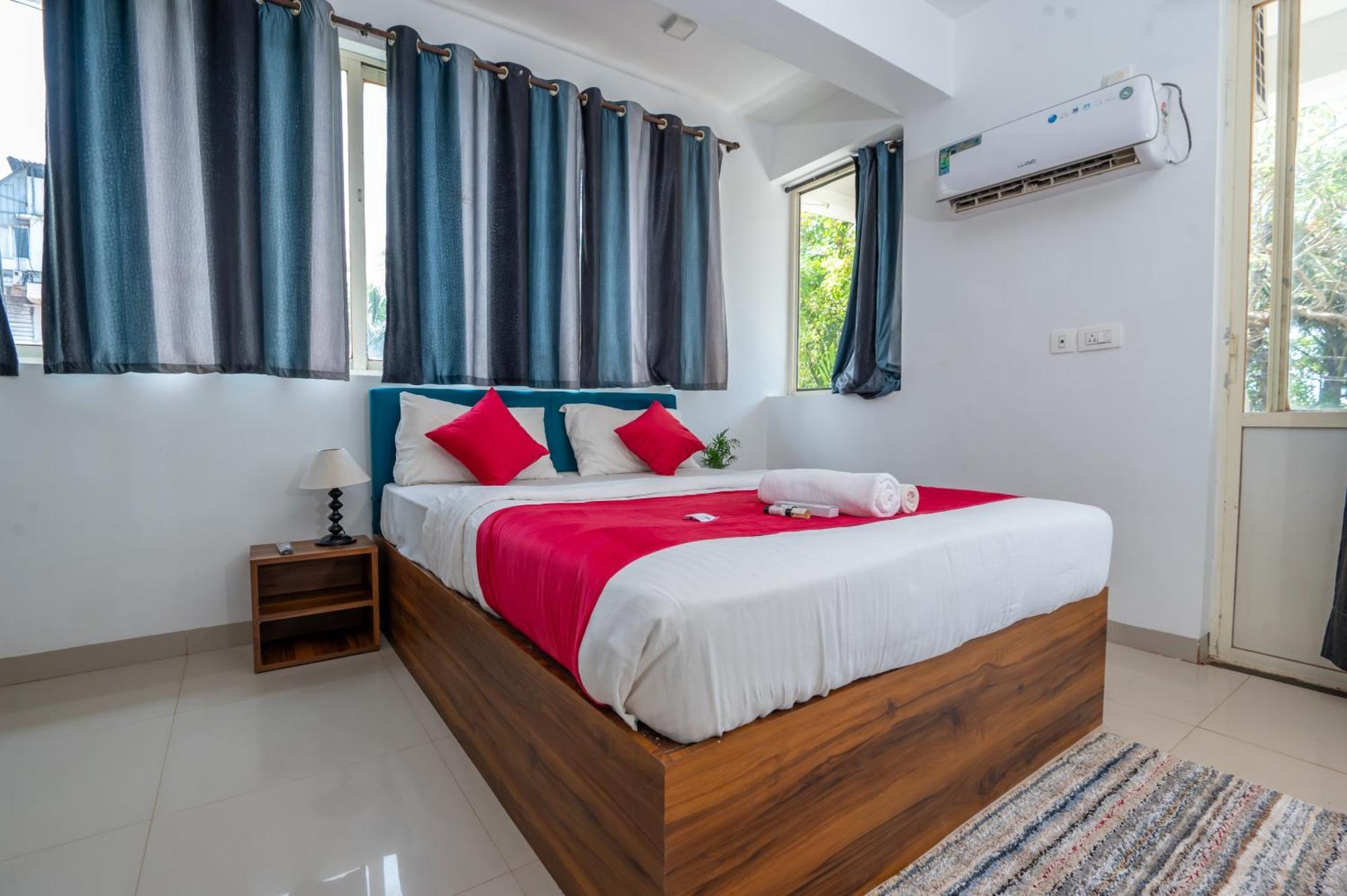 Morjim Sea Waves-Beach Front Hotel Екстериор снимка