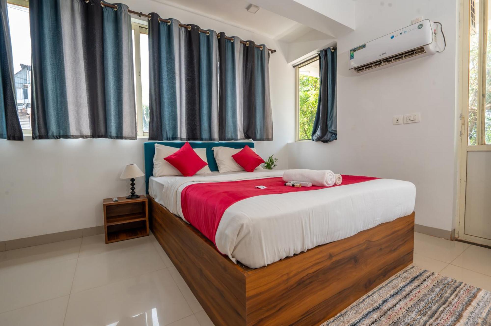 Morjim Sea Waves-Beach Front Hotel Екстериор снимка