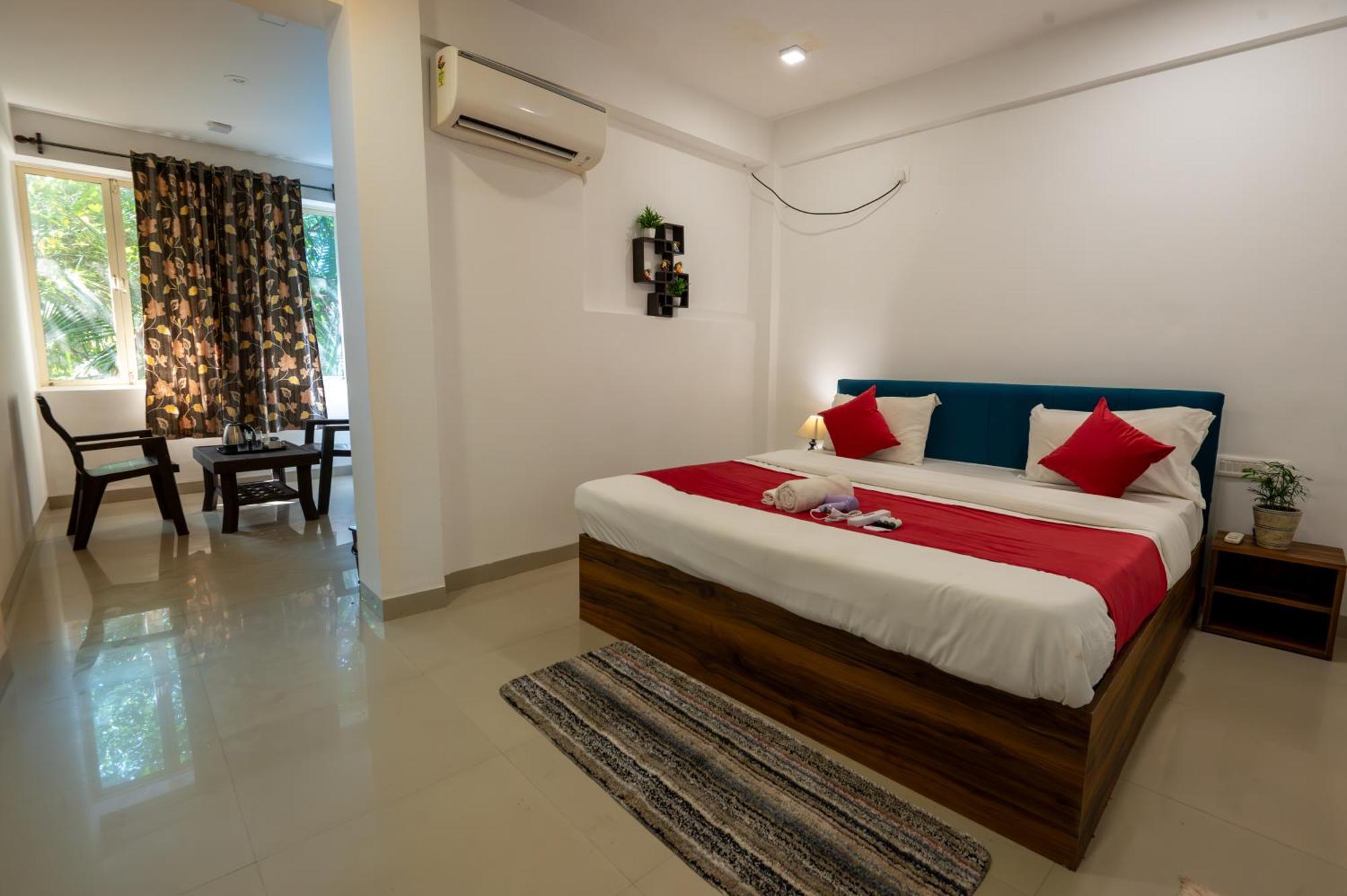 Morjim Sea Waves-Beach Front Hotel Екстериор снимка