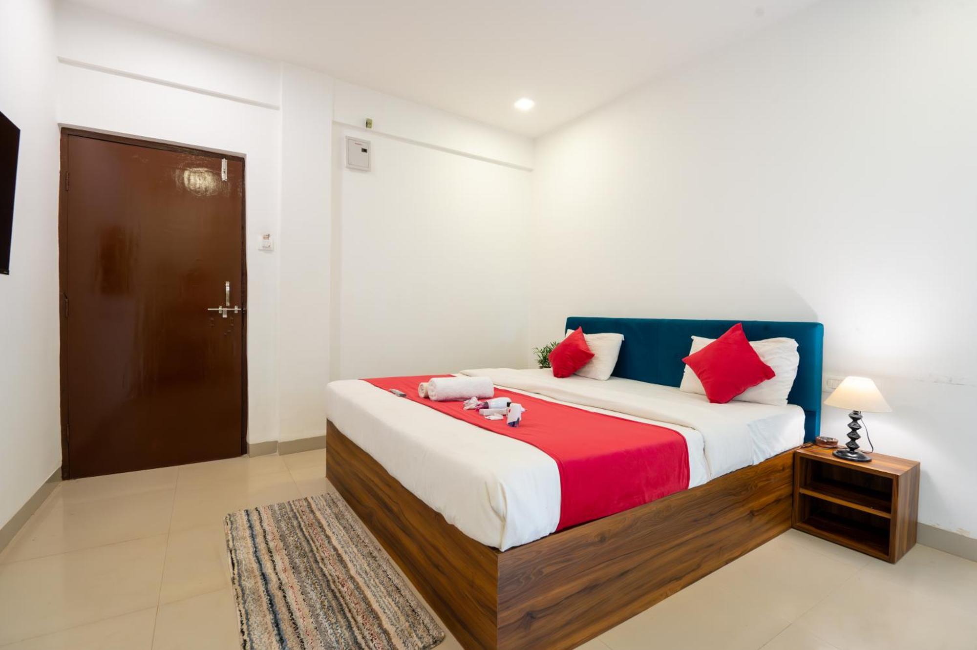 Morjim Sea Waves-Beach Front Hotel Екстериор снимка