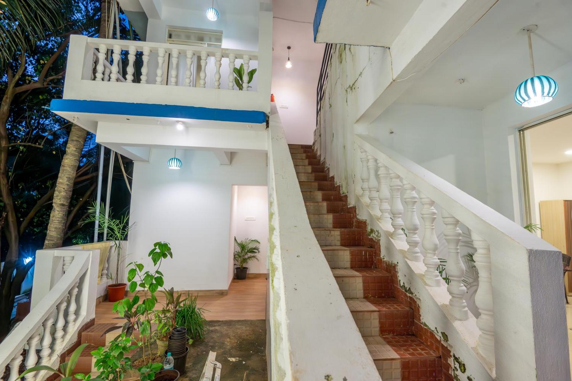 Morjim Sea Waves-Beach Front Hotel Екстериор снимка